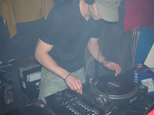 1177266324_pluto_na_edenu_200407_part2_1[1].jpg